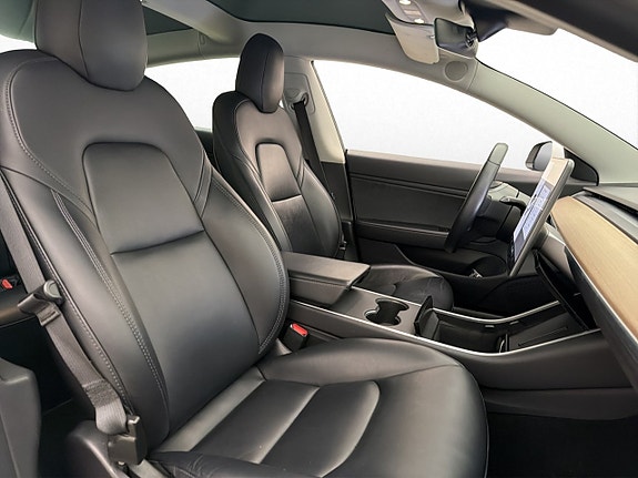 Tesla Model 3 24 of 30