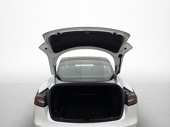 Tesla Model 3 9 of 30