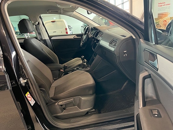 Volkswagen Tiguan 10 of 21