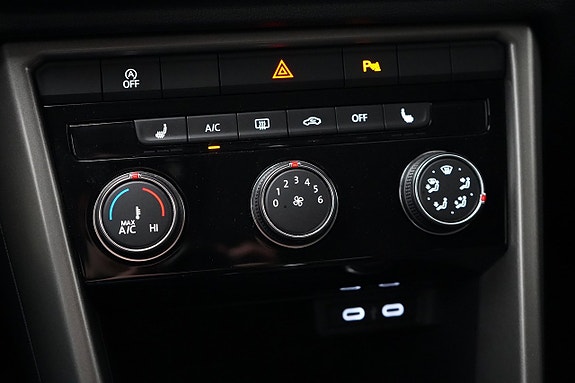 Volkswagen T-Roc 13 of 24