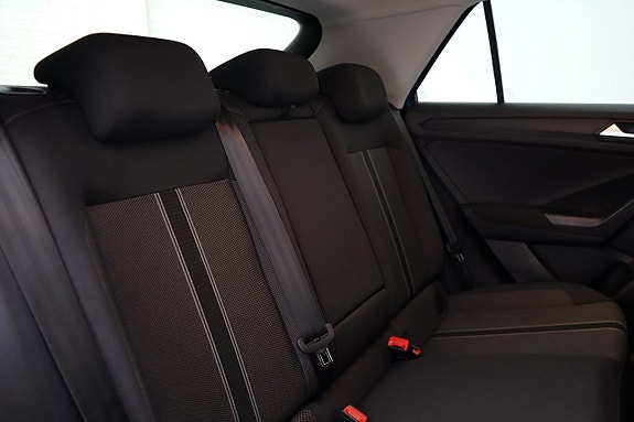 Volkswagen T-Roc 18 of 24