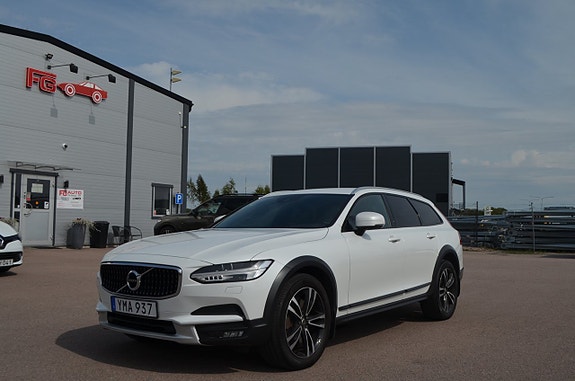 Volvo V90 Cross Country 2 of 27