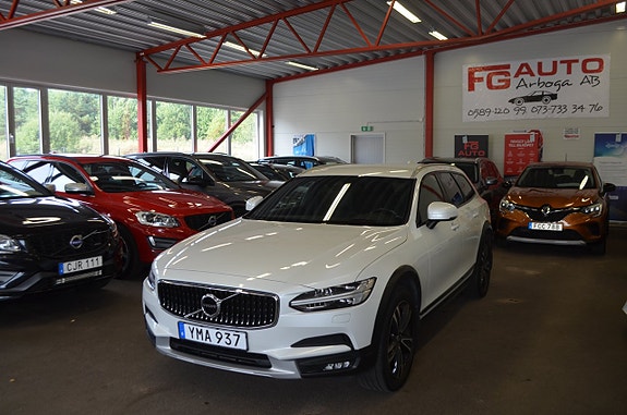 Volvo V90 Cross Country 11 of 27