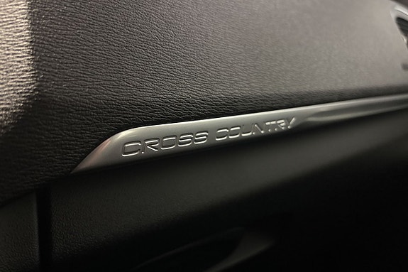 Volvo V40 Cross Country 14 of 19