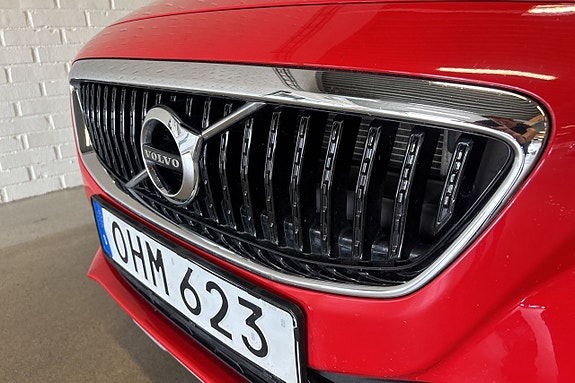 Volvo V40 Cross Country 2 of 19