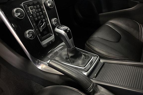 Volvo V40 Cross Country 13 of 19