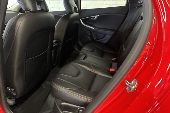 Volvo V40 Cross Country 12 of 19