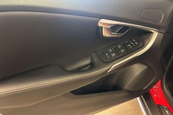 Volvo V40 Cross Country 10 of 19