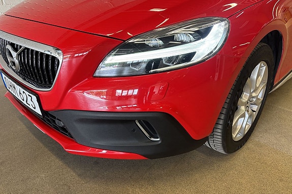 Volvo V40 Cross Country 3 of 19