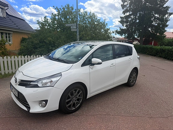 Toyota Verso 2 of 7