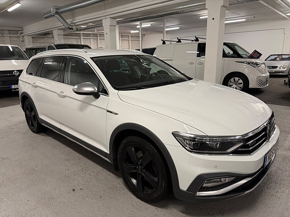 Volkswagen Passat Alltrack 3 of 24