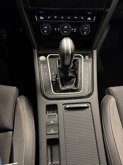Volkswagen Passat Alltrack 22 of 24
