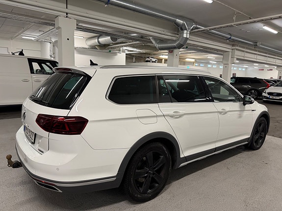 Volkswagen Passat Alltrack 4 of 24