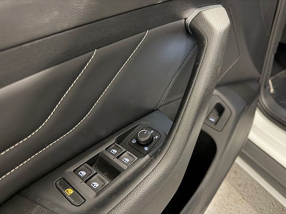 Volkswagen Passat Alltrack 19 of 24