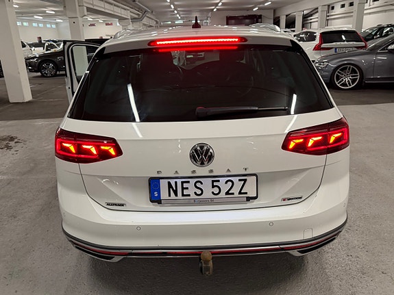 Volkswagen Passat Alltrack 16 of 24