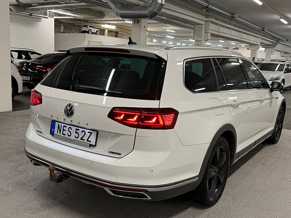 Volkswagen Passat Alltrack 5 of 24