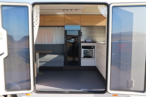 Adria Astella 704 HP 4 of 9