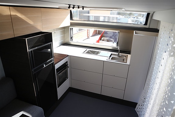 Adria Astella 704 HP 5 of 9