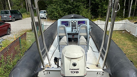 Bombard 730 Explorer 3 of 11