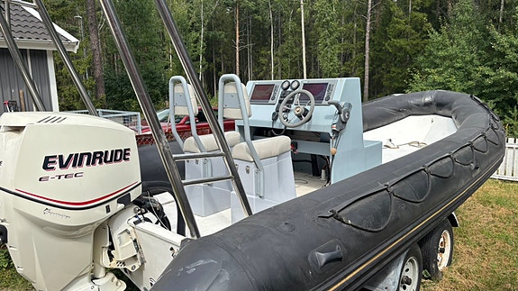 Bombard 730 Explorer 2 of 11