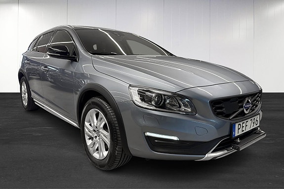 Volvo V60 Cross Country 2 of 11