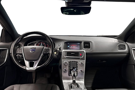 Volvo V60 Cross Country 8 of 11