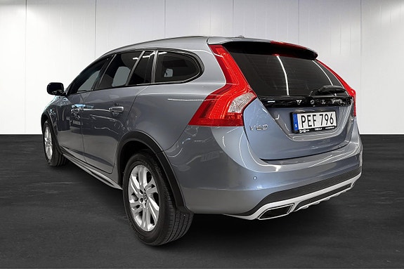 Volvo V60 Cross Country 3 of 11