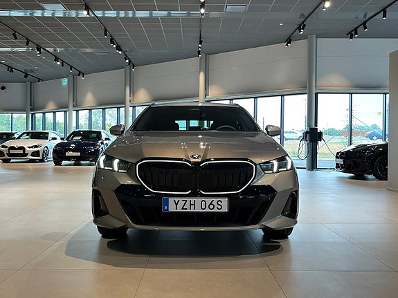BMW 530e 2 of 20