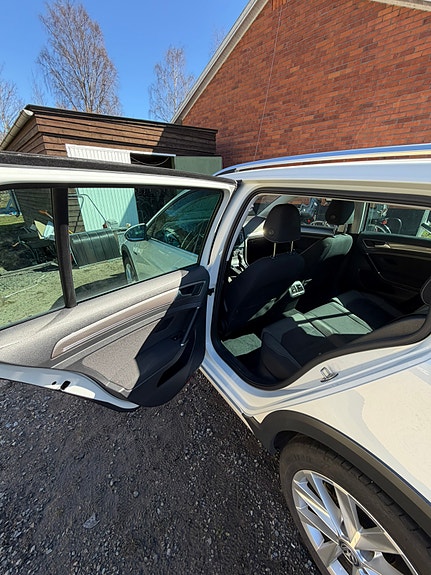 Volkswagen Golf Alltrack 7 of 9