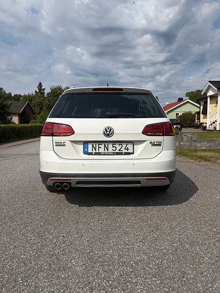 Volkswagen Golf Alltrack 4 of 9