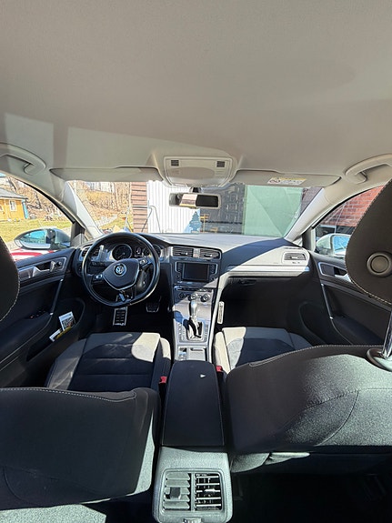 Volkswagen Golf Alltrack 5 of 9