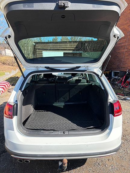Volkswagen Golf Alltrack 8 of 9