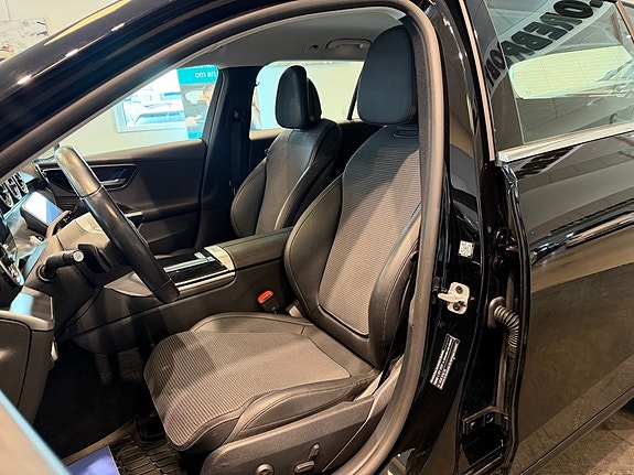 Mercedes-Benz C300 10 of 25