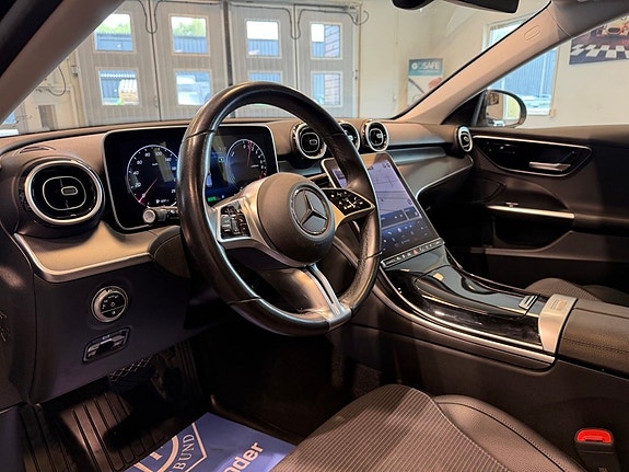 Mercedes-Benz C300 7 of 25