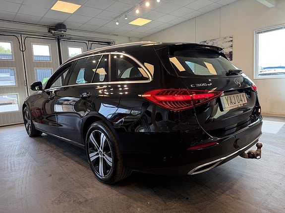Mercedes-Benz C300 3 of 25