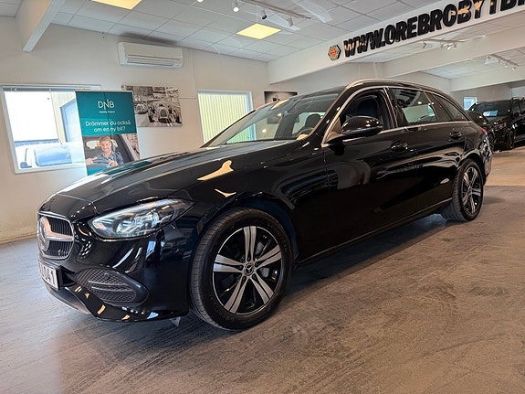 Mercedes-Benz C300 2 of 25
