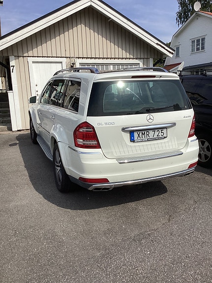 Mercedes-Benz GL500 2 of 4