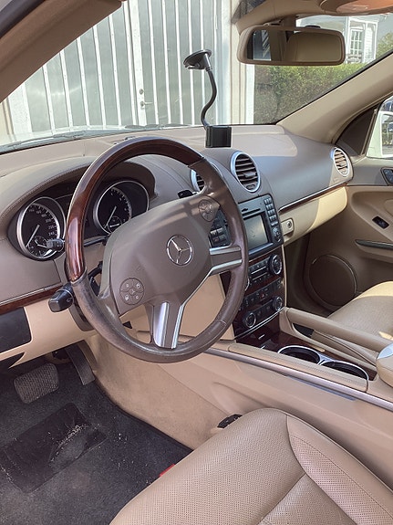 Mercedes-Benz GL500 3 of 4