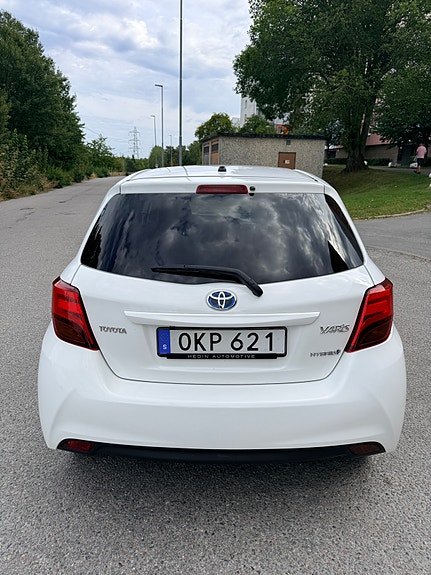 Toyota Yaris 2 of 10