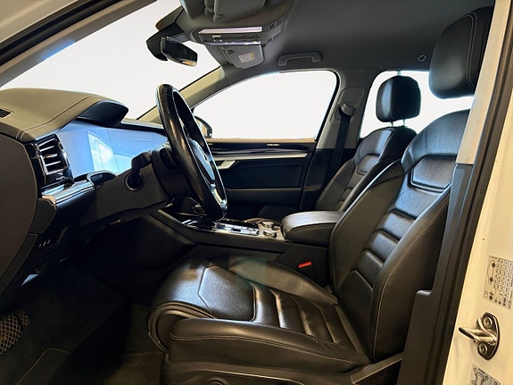 Volkswagen Touareg 9 of 22