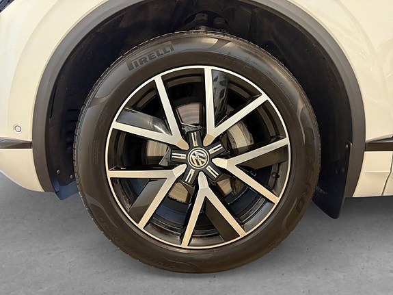 Volkswagen Touareg 8 of 22