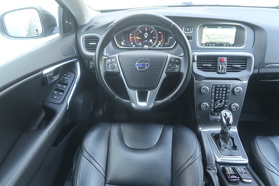 Volvo V40 7 of 27