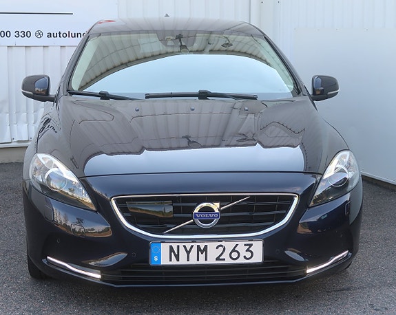 Volvo V40 3 of 27