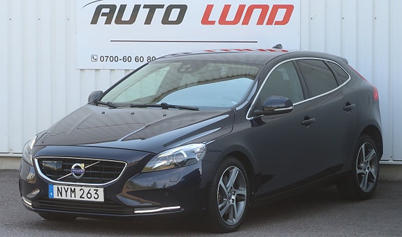 Volvo V40 2 of 27