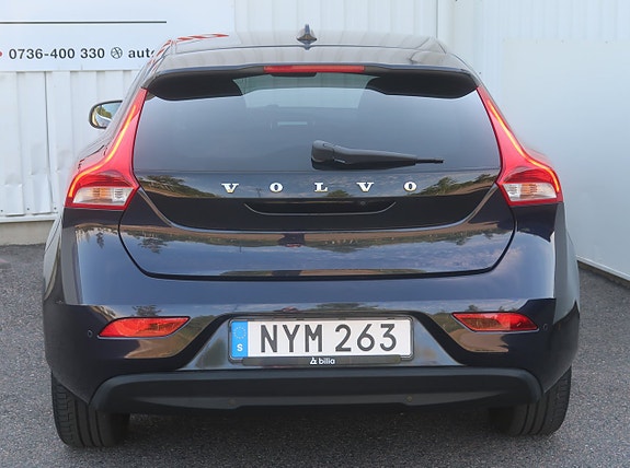 Volvo V40 4 of 27