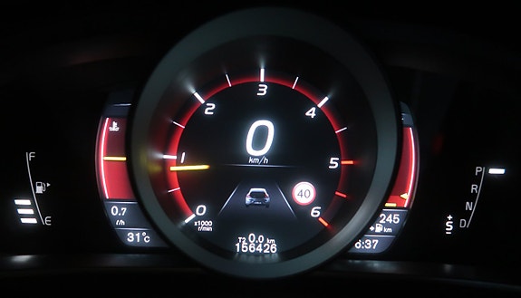 Volvo V40 11 of 27