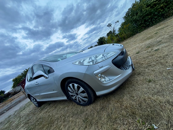Peugeot 308 3 of 9