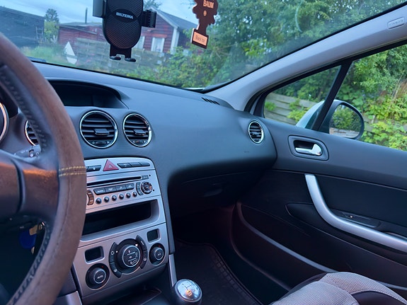 Peugeot 308 7 of 9