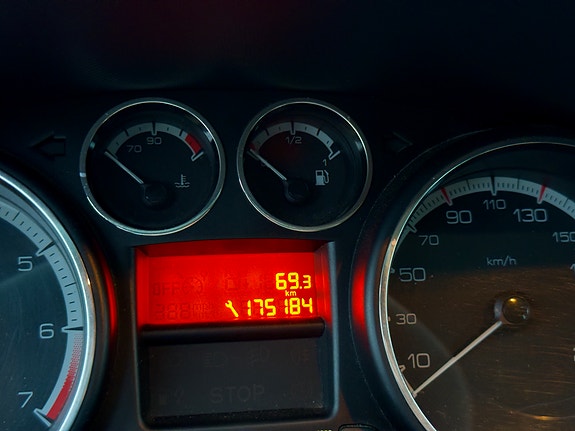 Peugeot 308 4 of 9