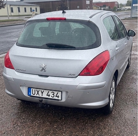 Peugeot 308 2 of 3